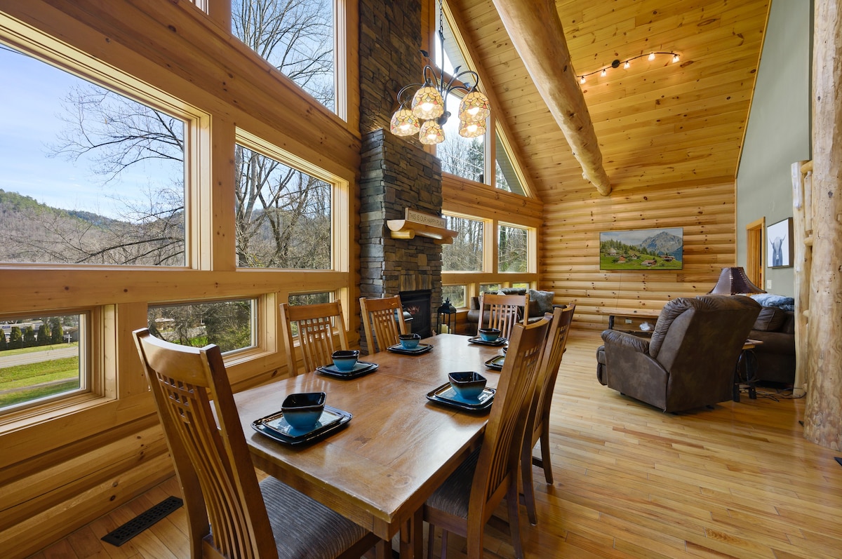 #Custom LogCabin# Close to Cades Cove in GSMNP!