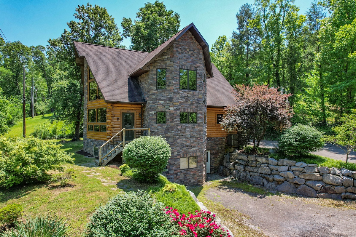 #Custom LogCabin# Close to Cades Cove in GSMNP!