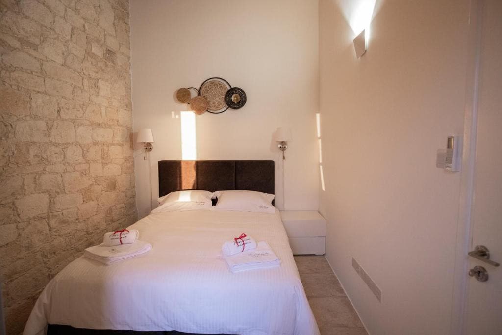 2-bedroom home with indoor fireplace in Arsos