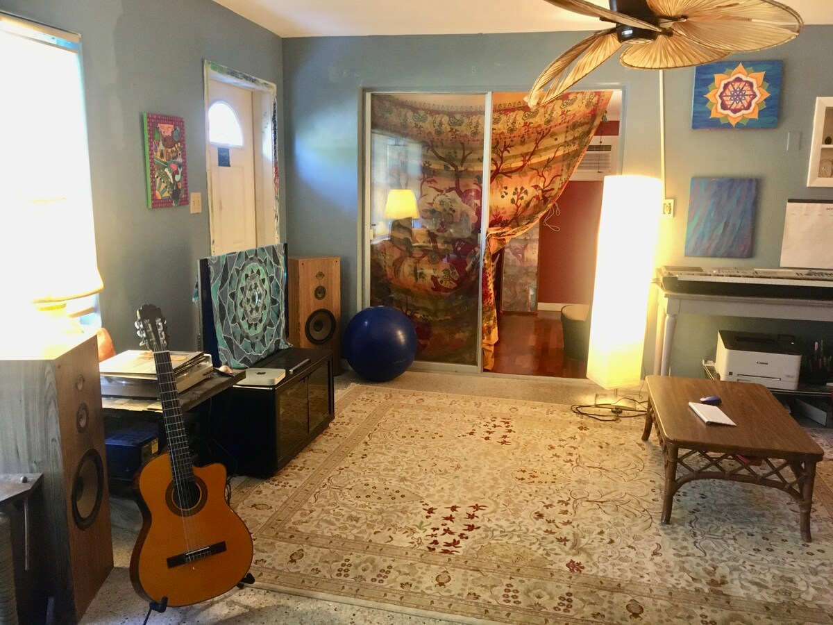 嬉皮之家（ Hippie House ） -怡人，五彩缤纷的双卧室房源