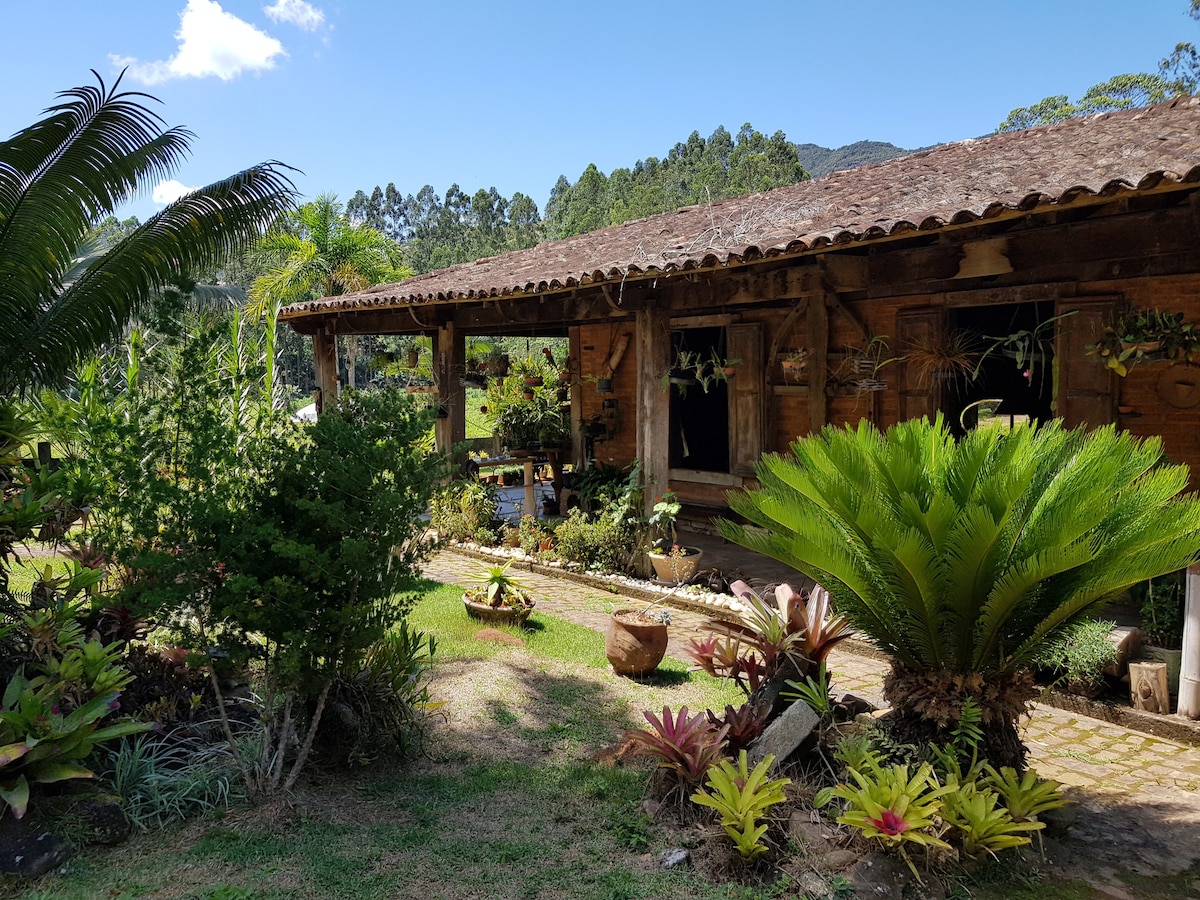 casa de campo agradável com estacionamento.