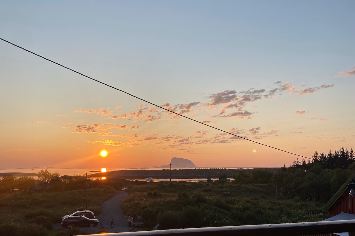 温馨的小屋，可欣赏午夜阳光和海景