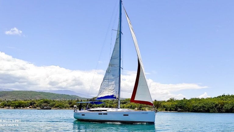 Comfy Cozy Sailing Yacht Sun Odyssey 469