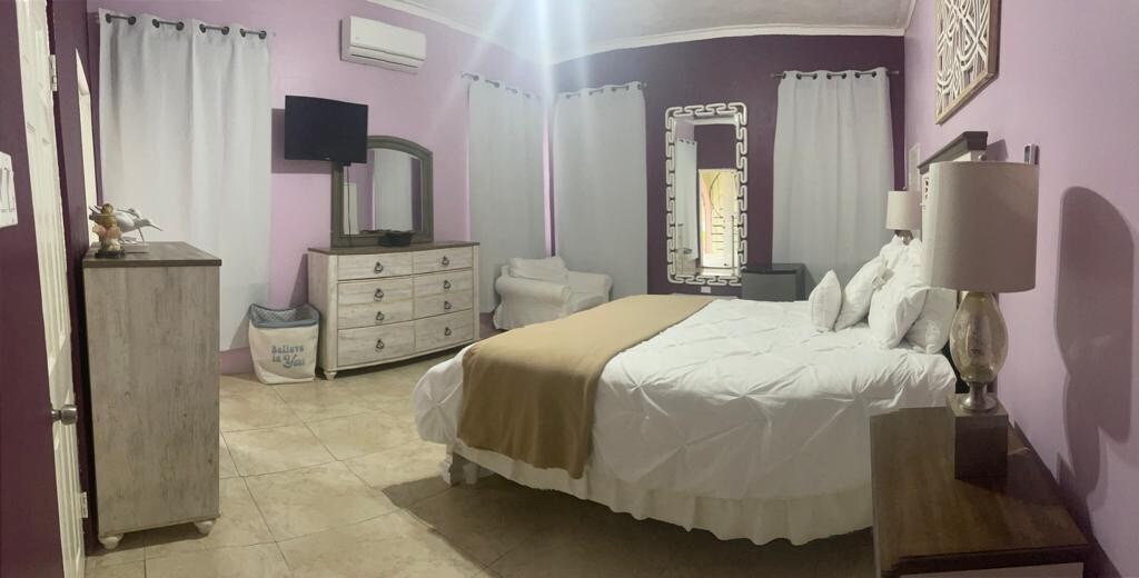 Bella Vista粉红色卧室，带卫生间