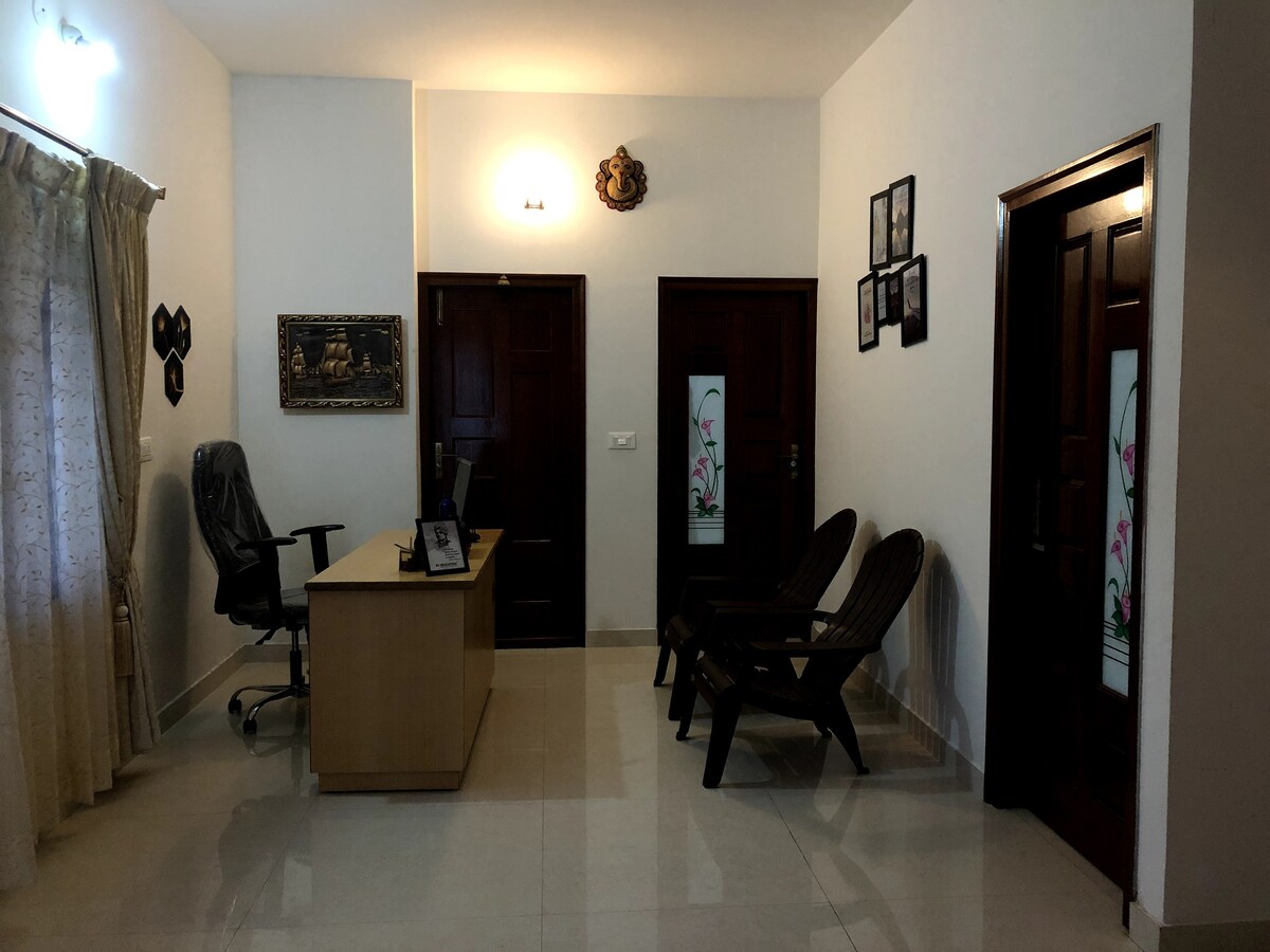 Cheerful room in Residential area with parking