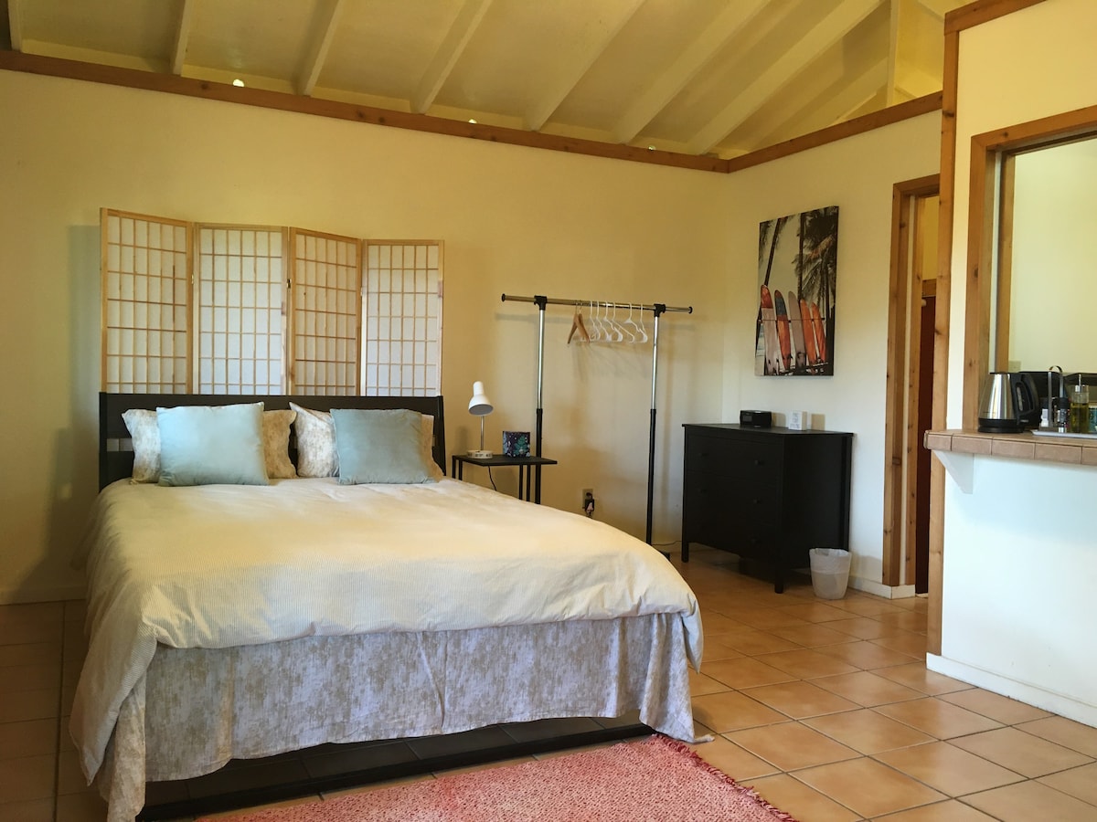 Peaceful private guest suite near Akaka fall