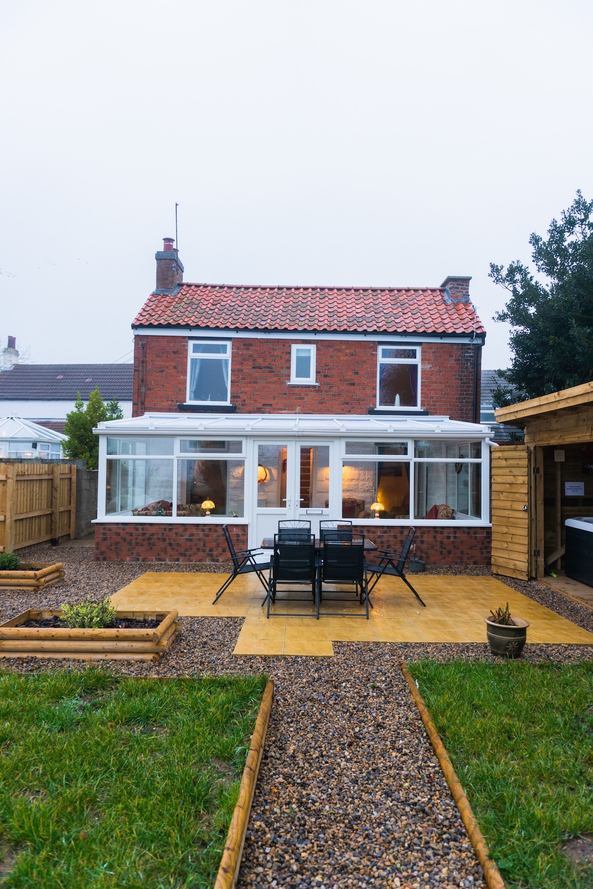 Pet friendly hot tub luxury cottage nr Withernsea