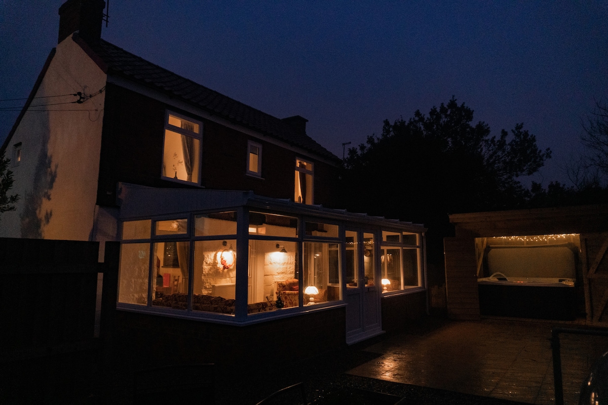 Pet friendly hot tub luxury cottage nr Withernsea