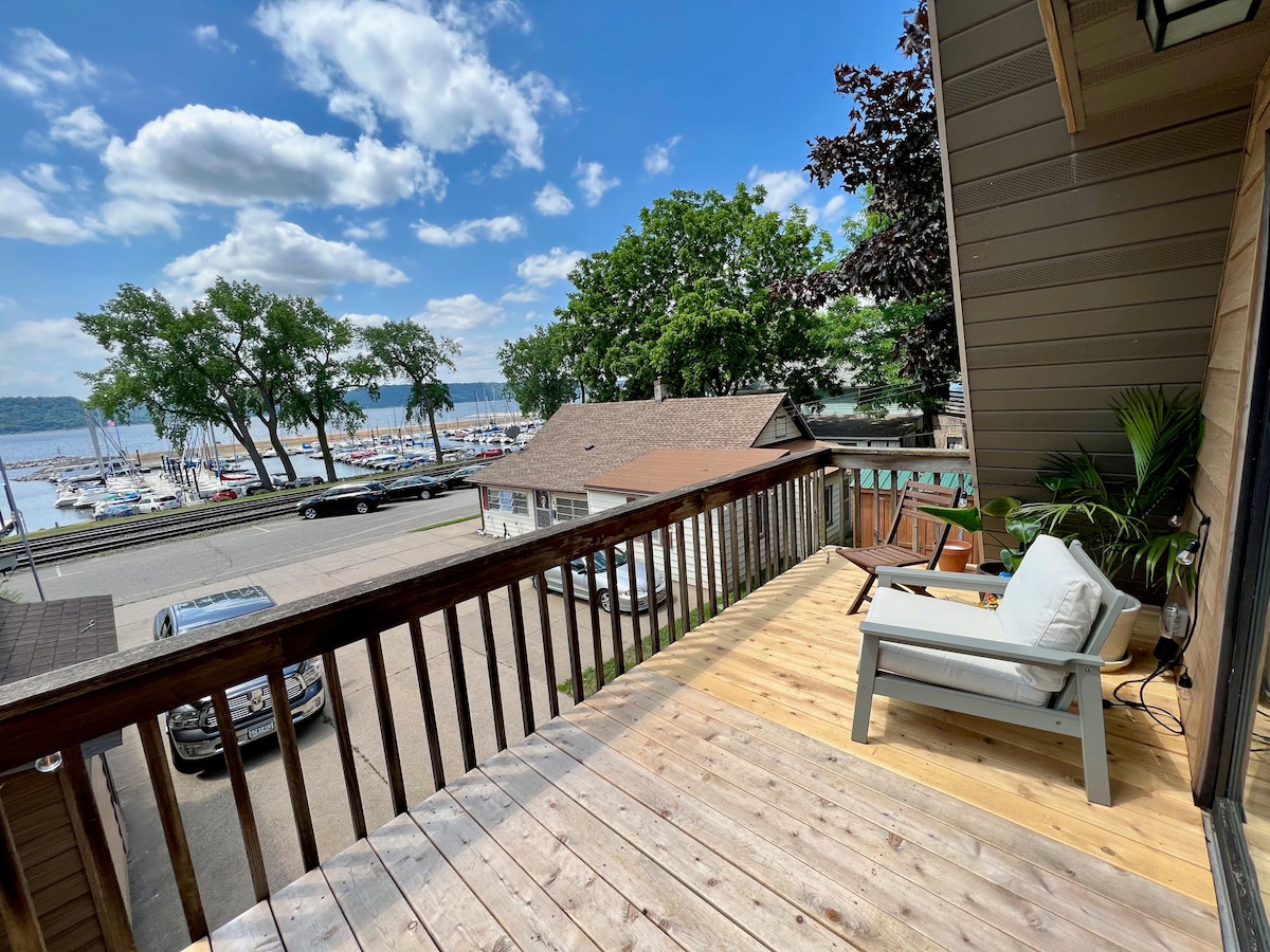 Dreamy Waterfront Home - Hot Tub, Lake Pepin View!