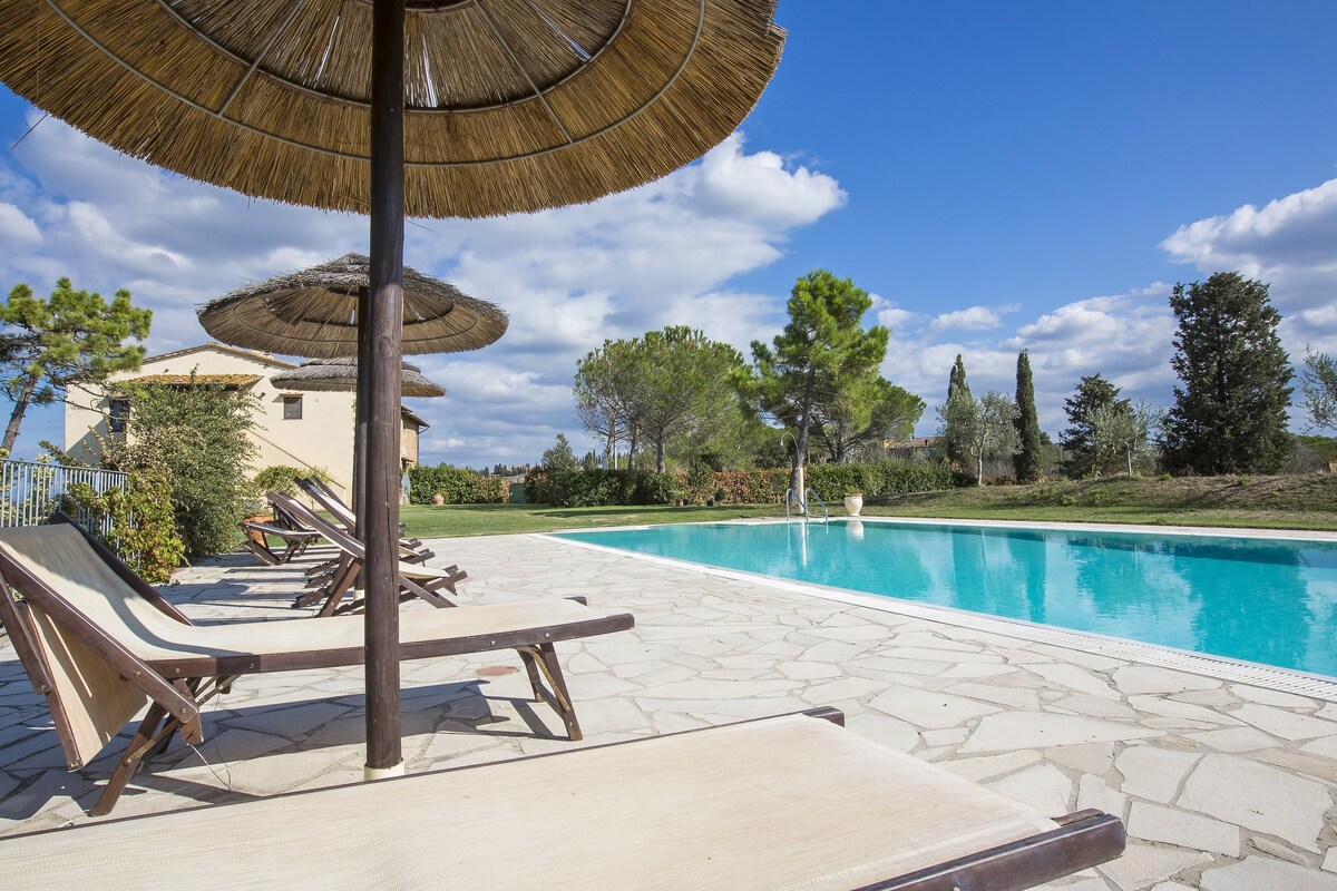 Rural Tuscany | farmstay with panoramic pool