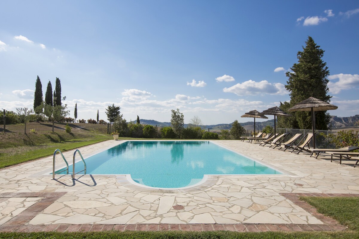 Rural Tuscany | farmstay with panoramic pool