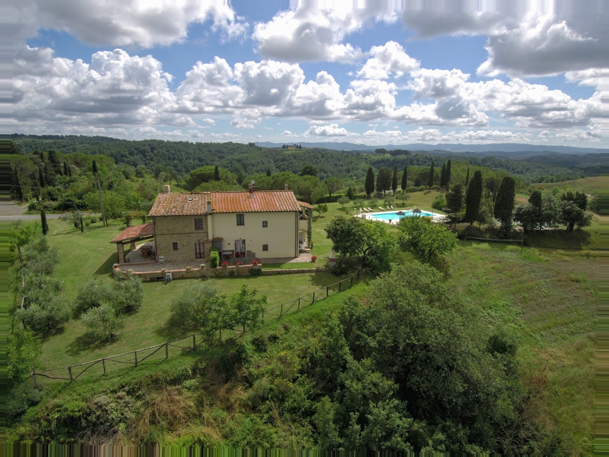 Rural Tuscany | farmstay with panoramic pool