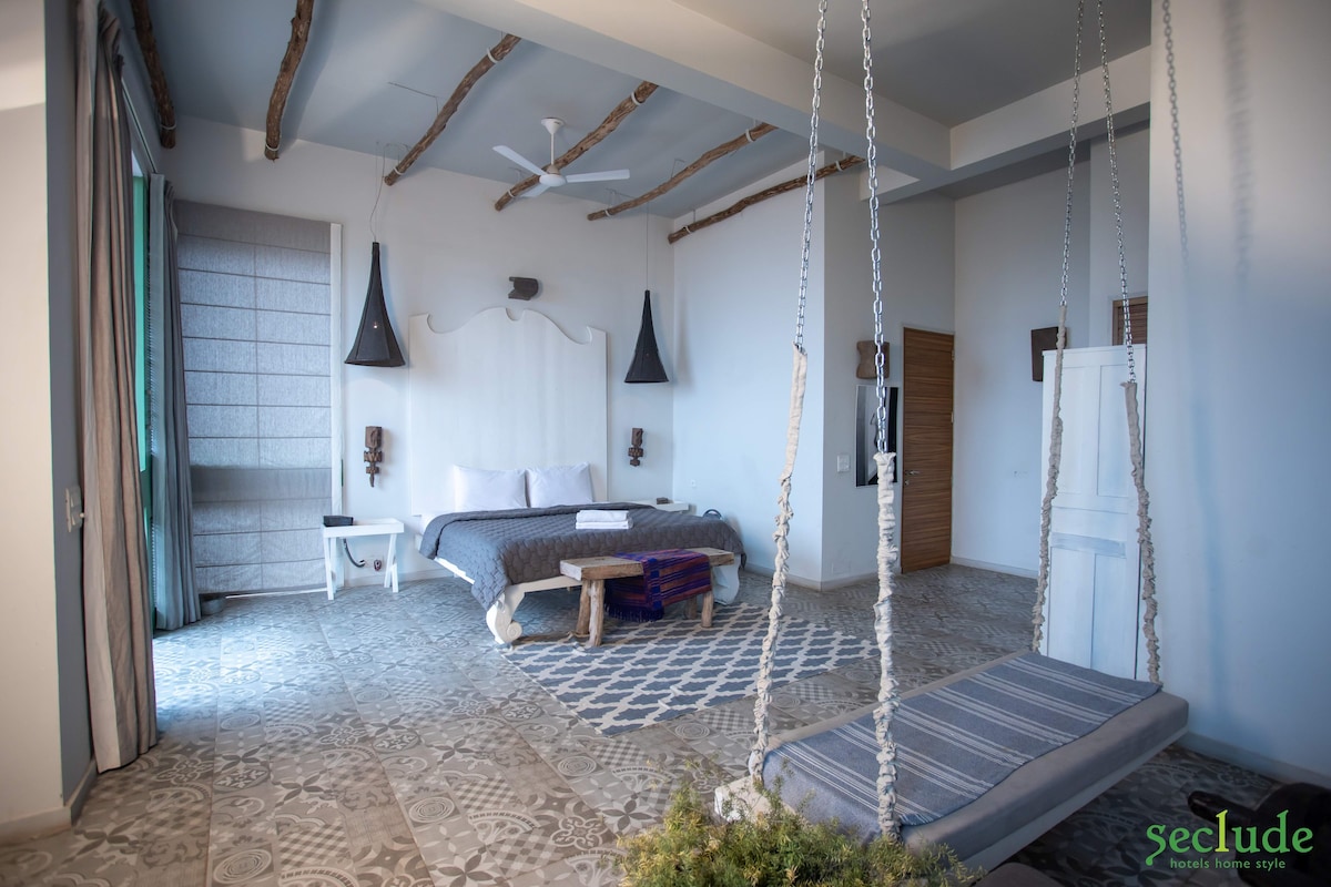 Seclude - 8 bedroom luxurious villa in Kasauli, HP