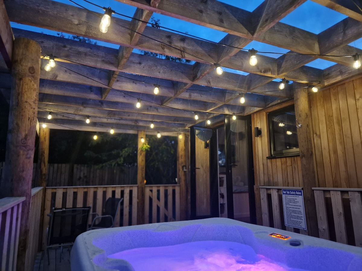 Wren - Lakeside Shepherd 's Hut ，配备热水浴缸