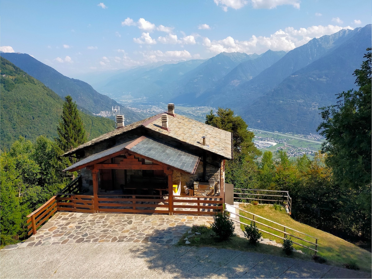 伦巴迪山脉瓦尔泰利纳（ Valtellina ）的豪华度假木屋