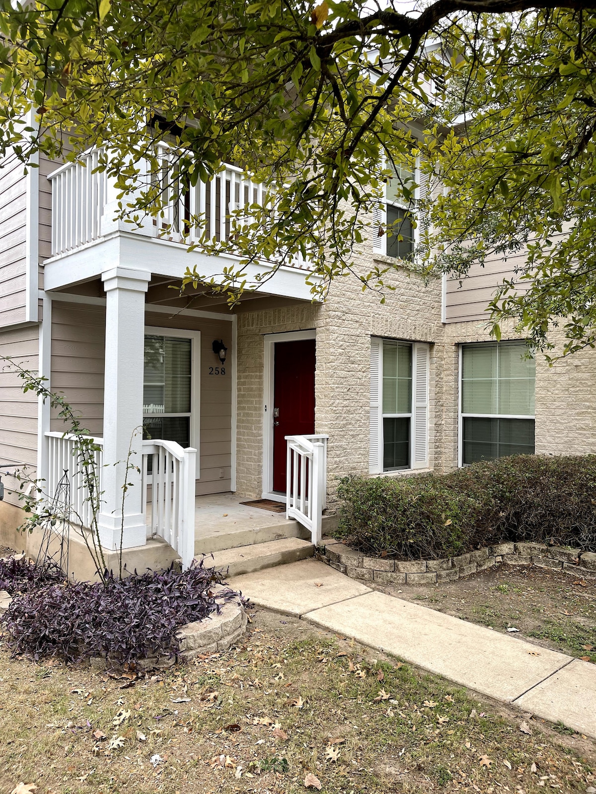 Cheerful 4 Bedroom Private Home