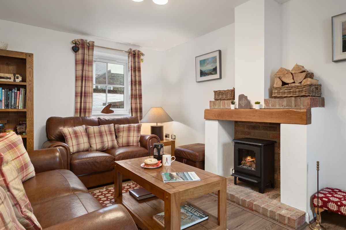 Bishops Cottage - centrally located in St Davids