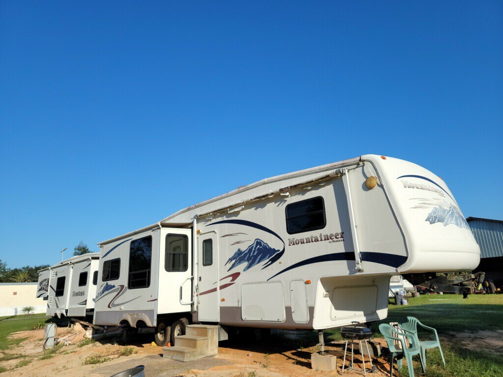 RV Deluxe Executive - Edition IV - In-Door Pool