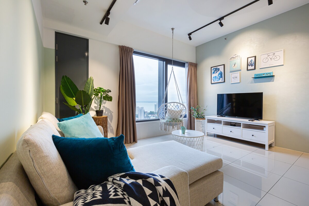 Modern 2BR Seaview Suite @ Macalister 乔治市海景二卧房