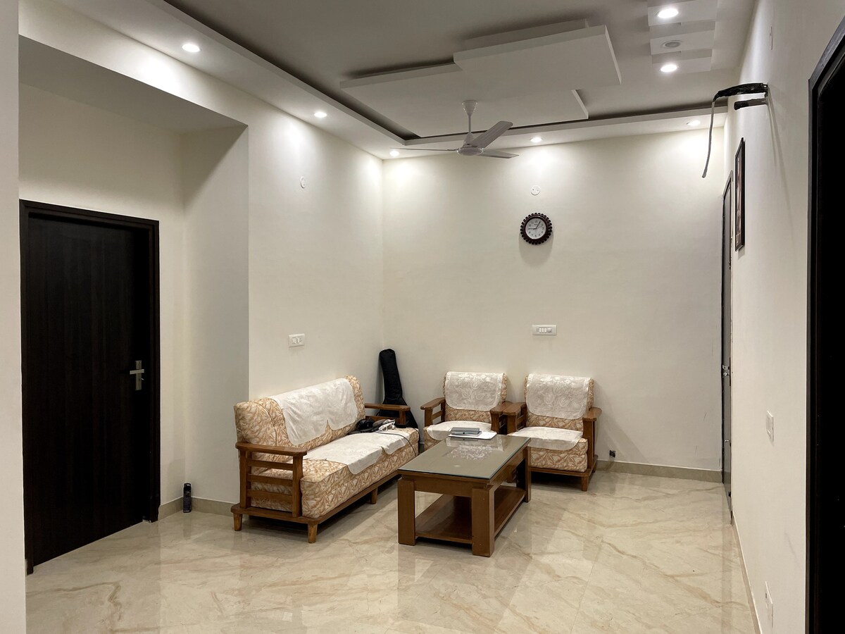「Carebnb」位于zirakpur的1间独立豪华客房