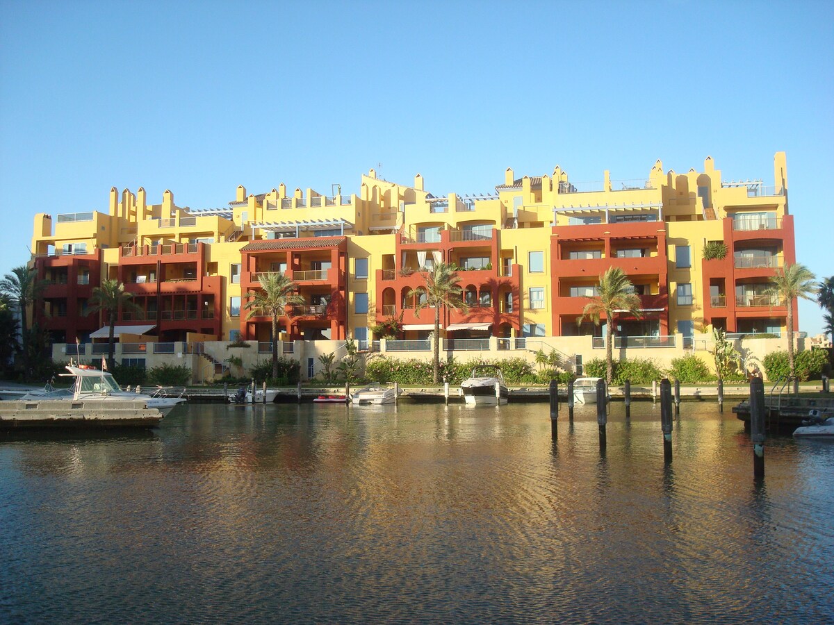 豪华公寓，带露台，俯瞰La Marina