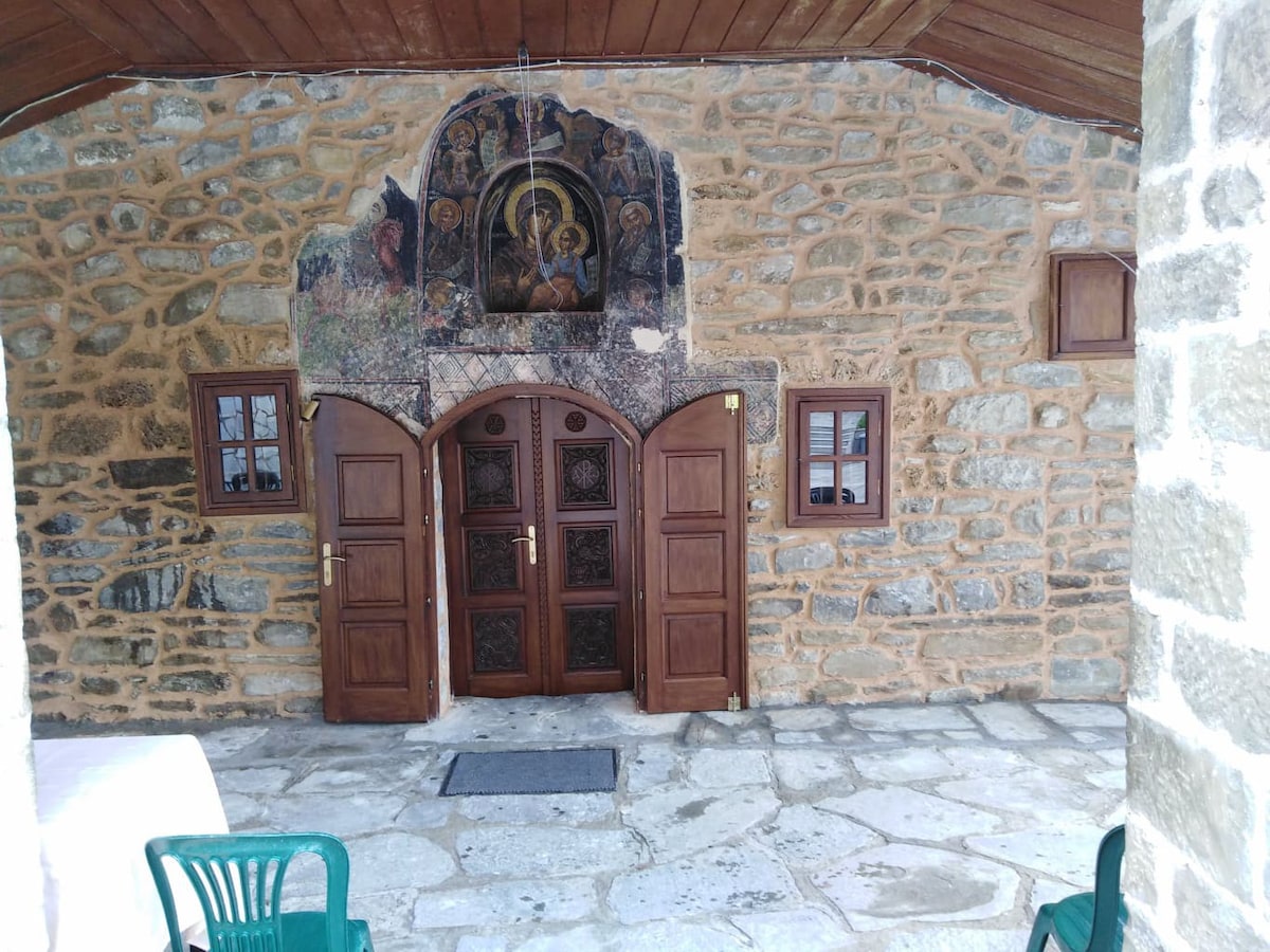 Chrysovitsa Metsovo的传统房屋