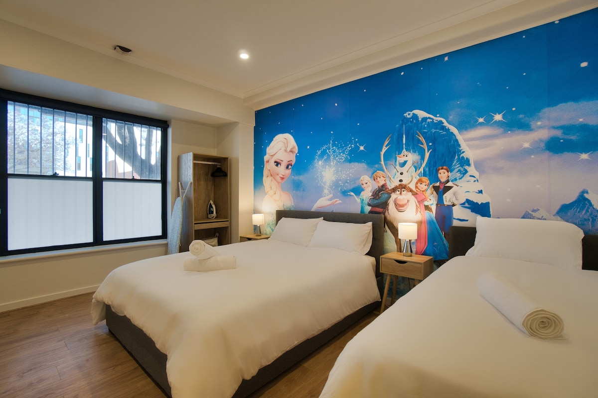 ★Frozen Theme★ Two Beds★ Netflix★ Disney +★ AdelaideCBD