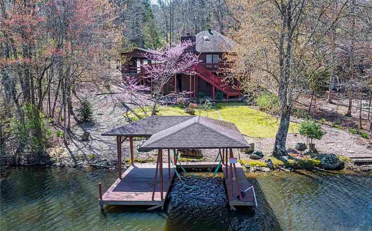 Hot Springs Village Amazing Lakehouse - 4 Bedroom