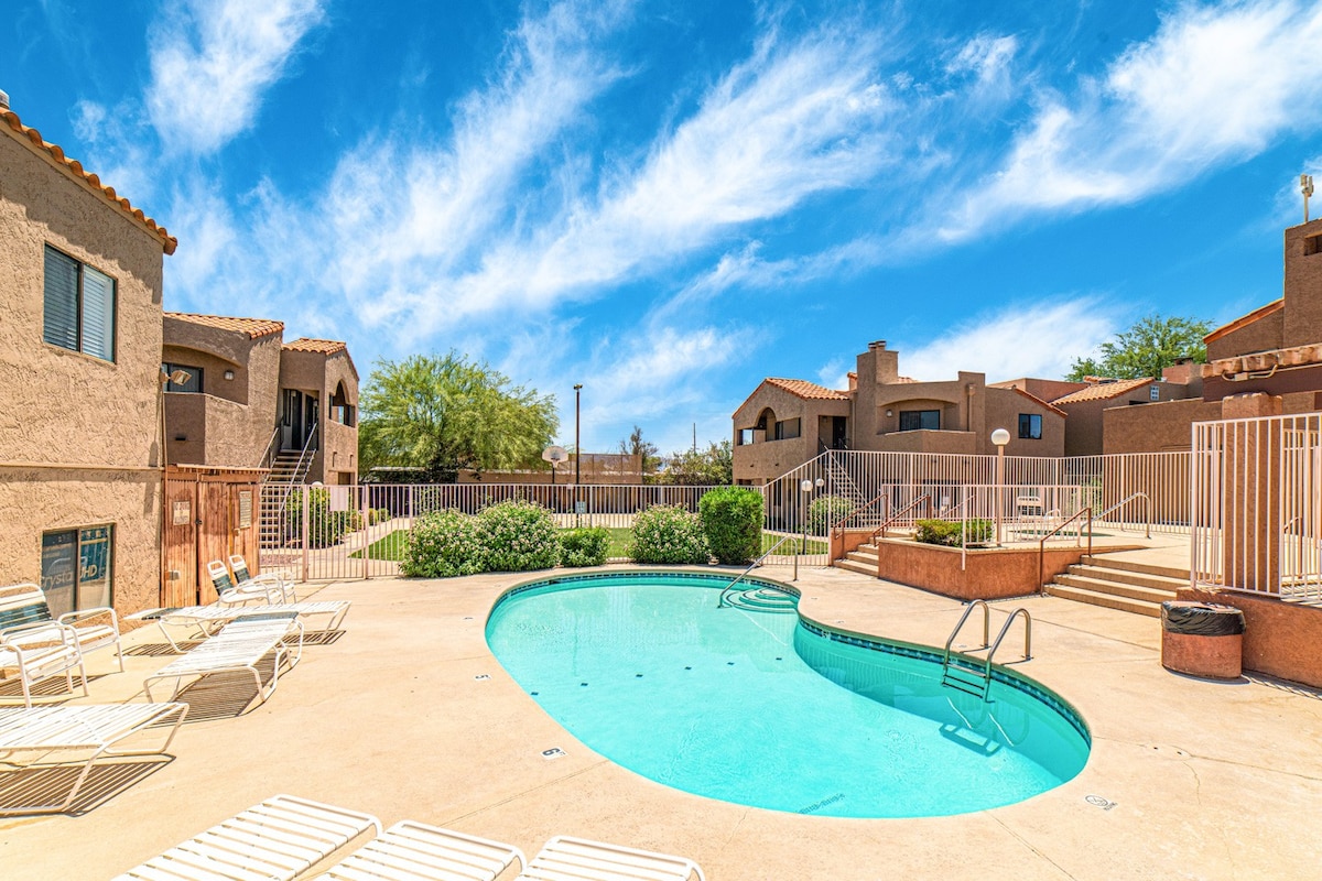 2BD Tucson Condo ~ Gated, Pool, Near UofA