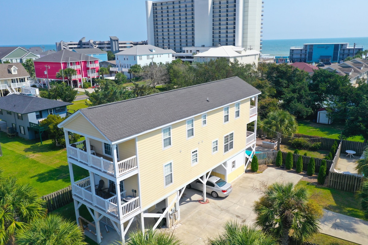 XMAS / New Year’s Special! Hot tub beach house !