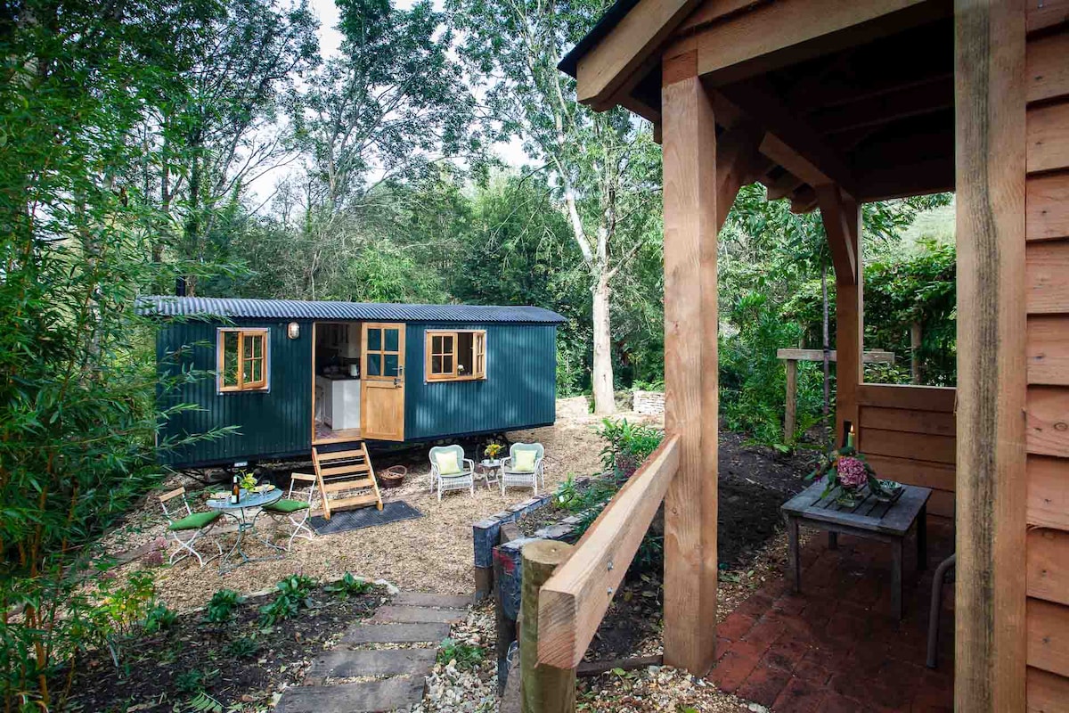 The Woodlander,  A Luxury  Shepherd's  Hut