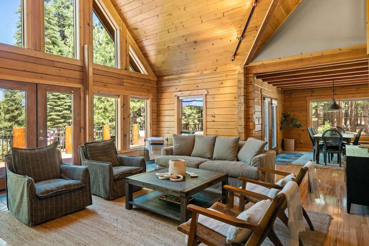 Golf Course Luxury Log Cabin at Lake Almanor West