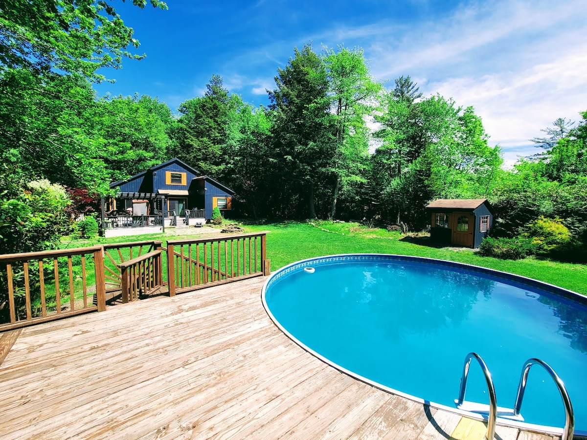 度假村式客厅：带泳池/热水浴缸的Pocono庄园