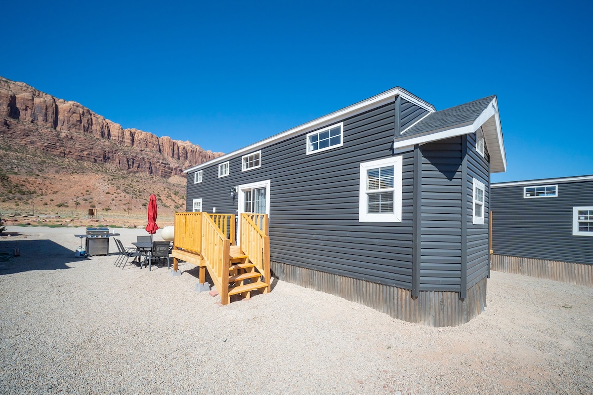 Redrock Moab Tiny House w/ Loft - Site 2