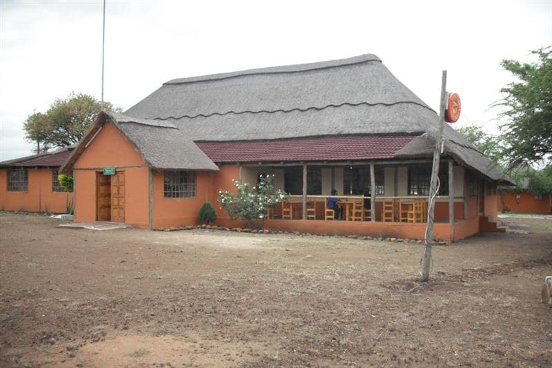 Lituba a Charming rustic bush lodge, with pool.