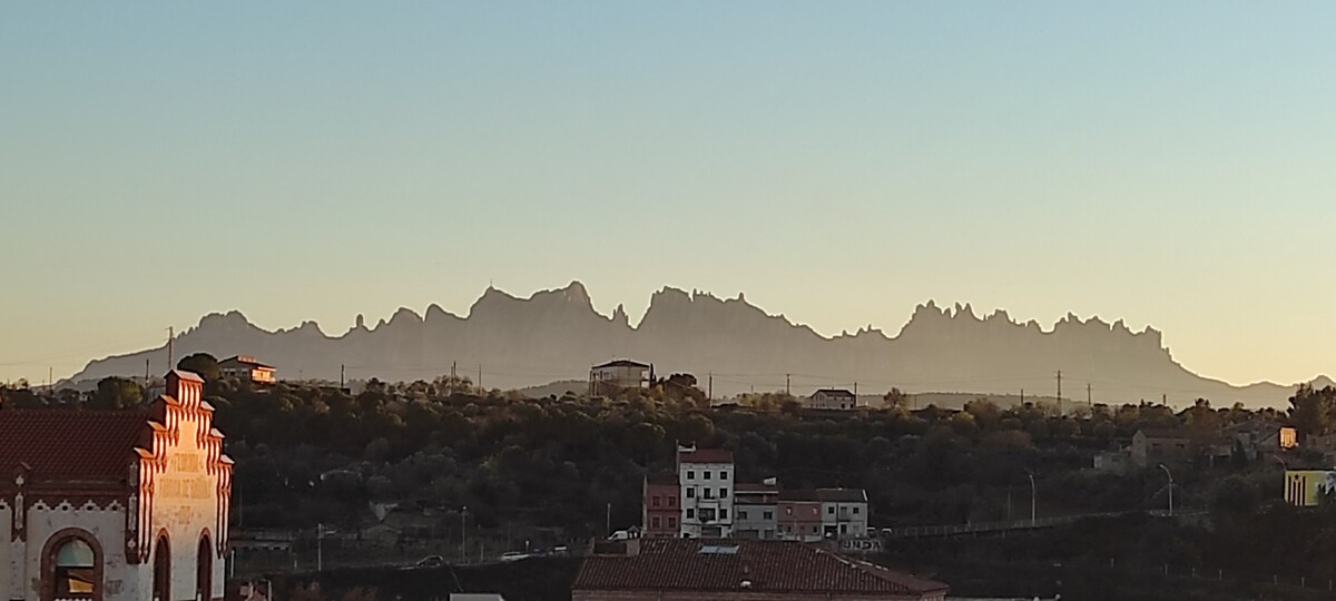 蒙特塞拉特的美景，距离市中心2分钟路程。