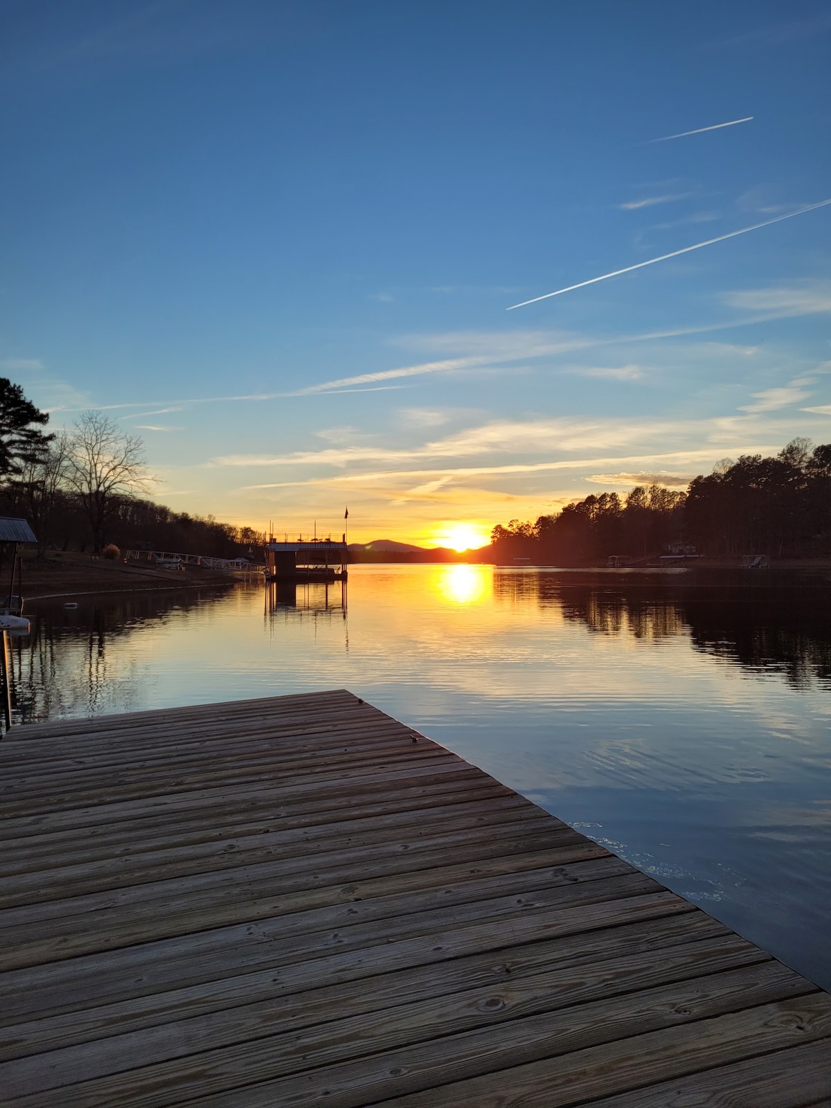 Beautiful tiny home perched on a lake front lot.