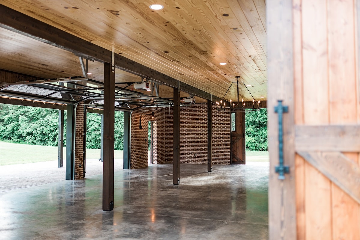 Holston Springs Lodge & Venue Knoxville