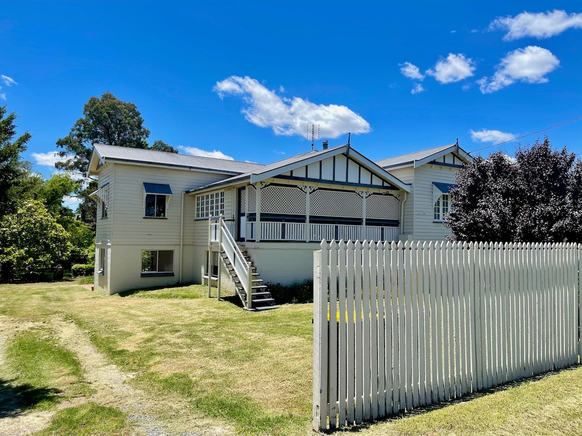 MAGNOLIA HOUSE ON THE CREEK - STANTHORPE