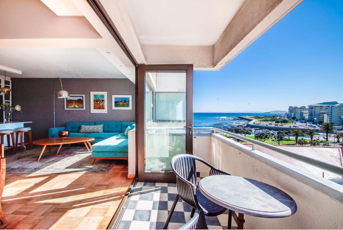 Sea Point Beachfront 2 Bed Bliss