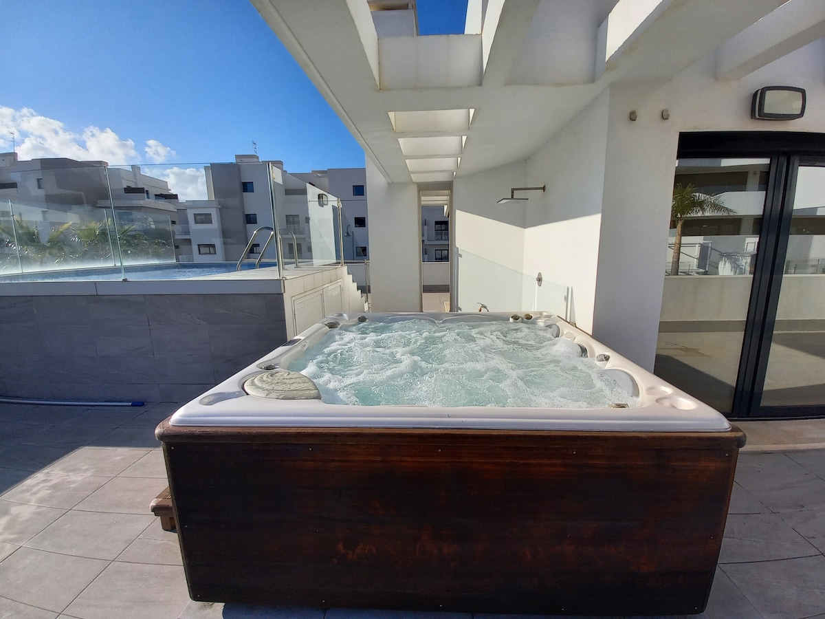豪华顶层公寓，私人游泳池和按摩浴缸- La Cala