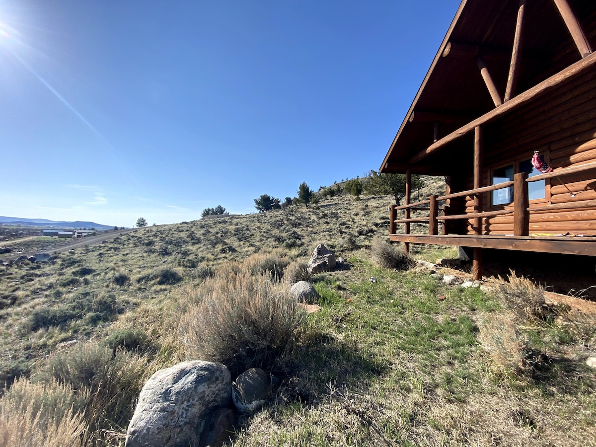 Cozy Sagebrush Cabin - amazing views!