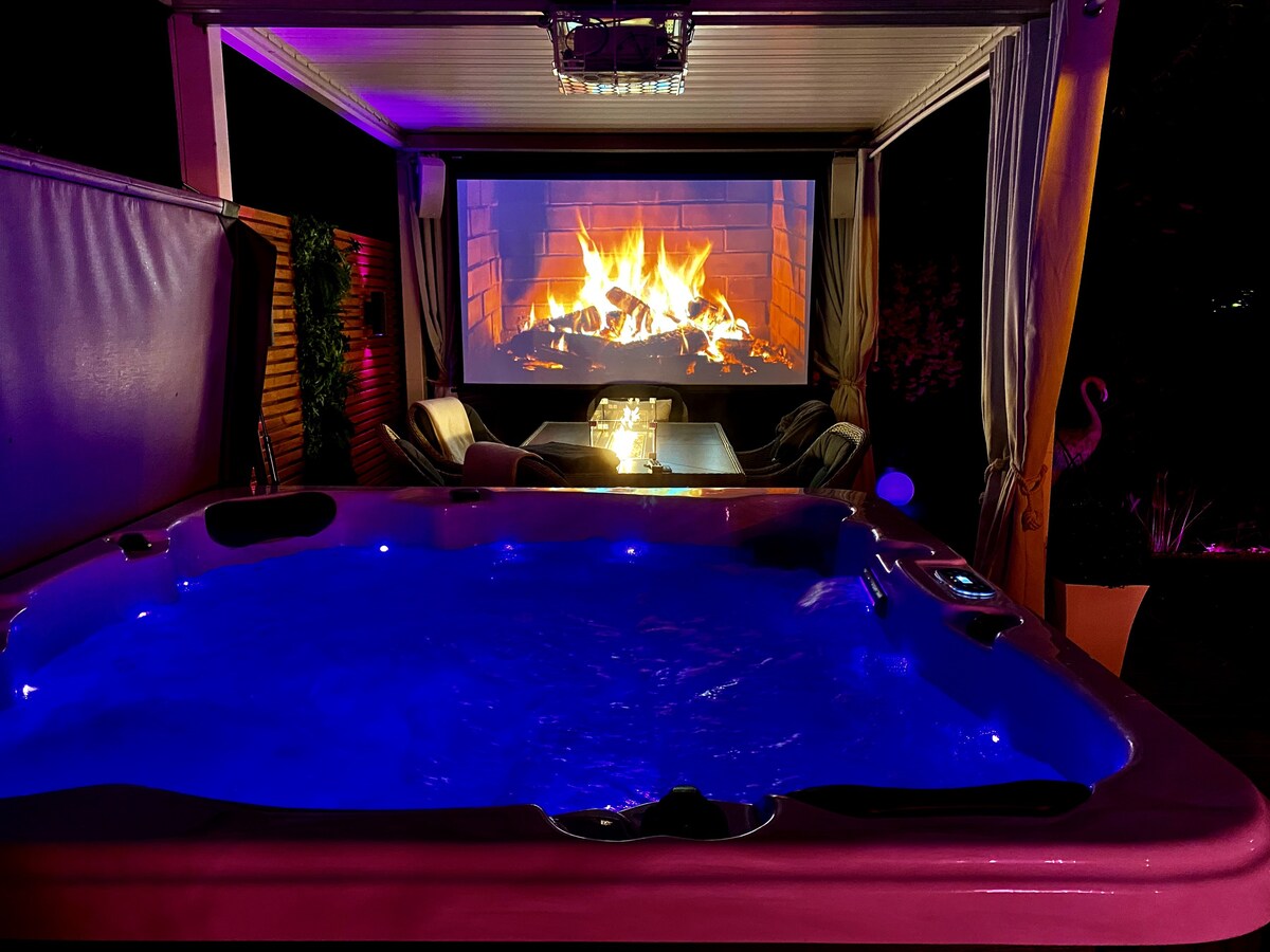 The Crib - Romantic Sexy Hideaway - Hot Tub