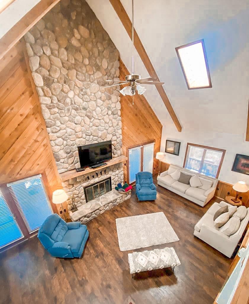 Spacious Mountain Lodge-Style Home