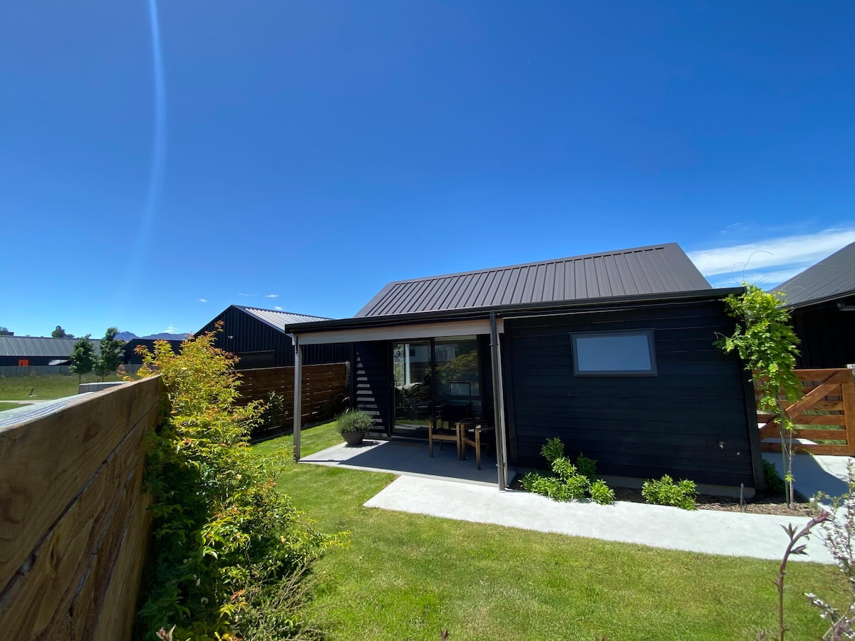 Lake Hawea - Mt Maude Studio