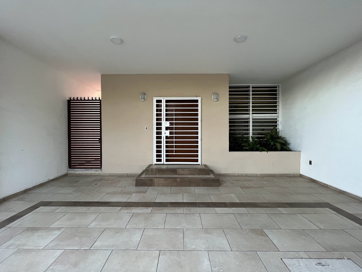Exclusive Home: Central, A/C, Close to the Beach