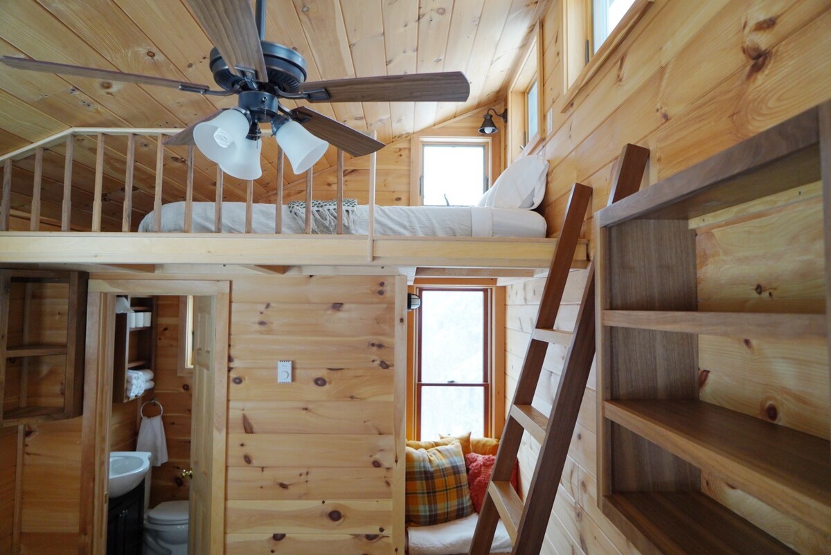 Mount Surfside Tiny House - Southern VT Cabin