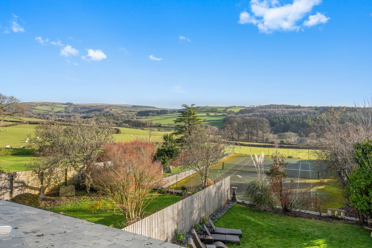 Stunning Dartmoor home superb views hot tub, Devon