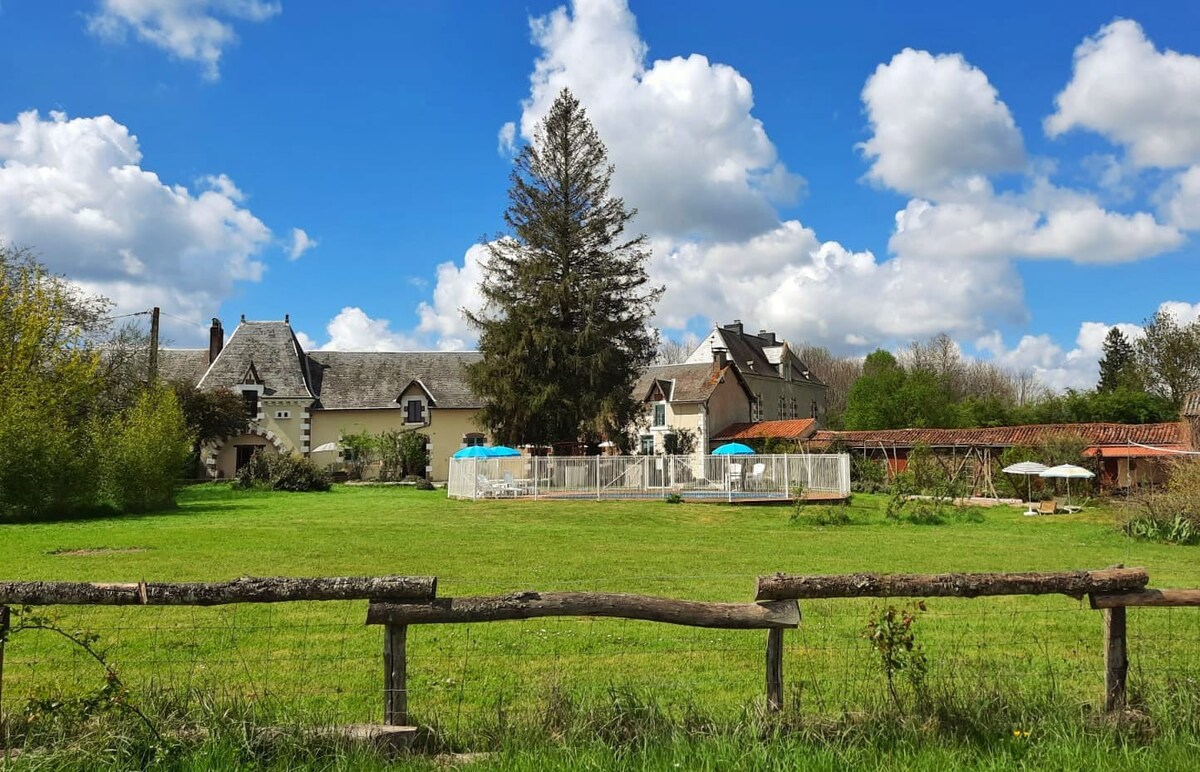 Les Gites de Fontenioux 6卧室房屋，带泳池