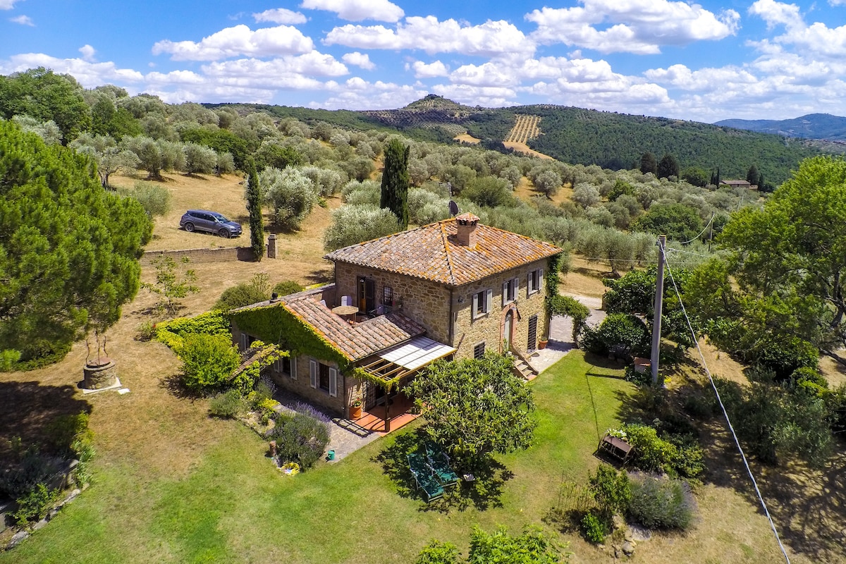 Natursteinhaus im Olivenhain mit Pool und Aussicht